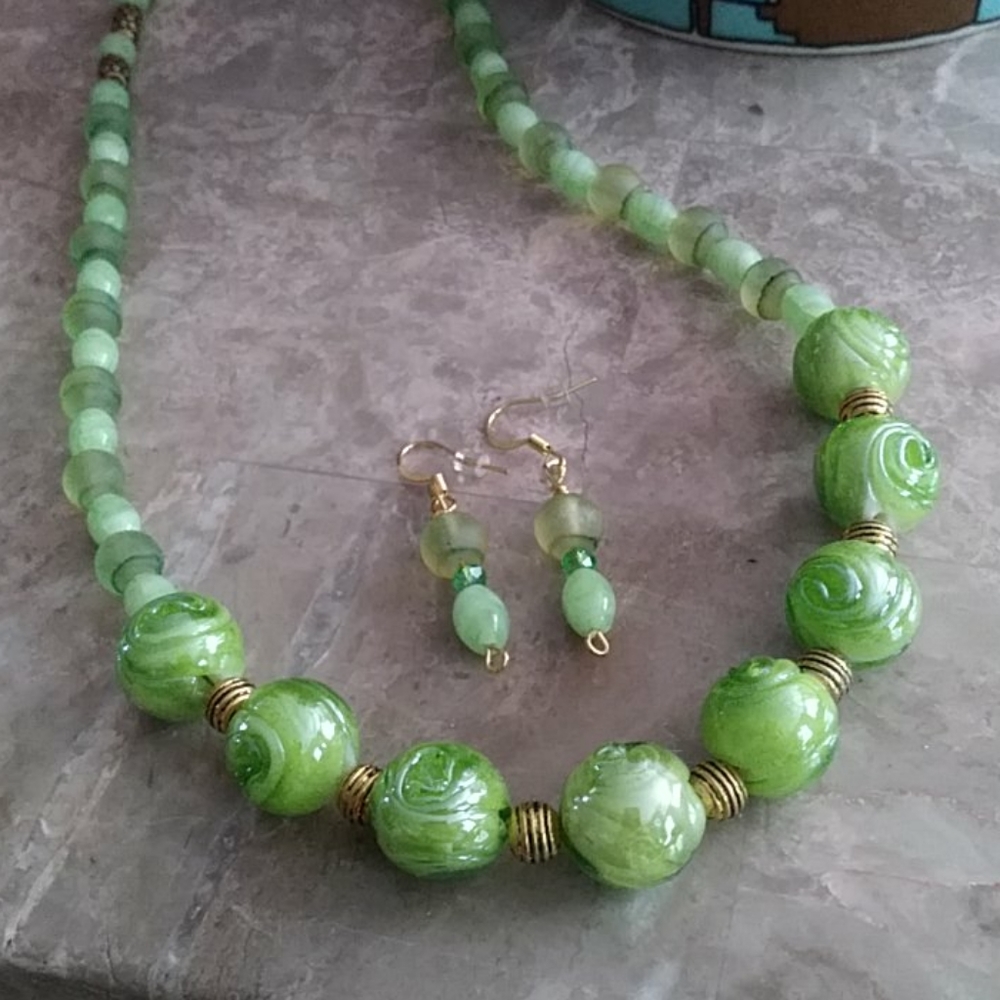 NWOT Green Floral with Gold Accent Neclace/Earring Set